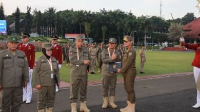 Bupati Badung dan Wakil Terima Pin Alumni Kehormatan IPDN