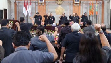 Bupati Sanjaya menyampaikan pidato pengnatar empat ranperda dalam rapat paripurna DPRD Tabanan