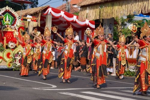 Penari Cantik Tabanan menampilkan tari Jayaning Singasana AUM saat peed aya