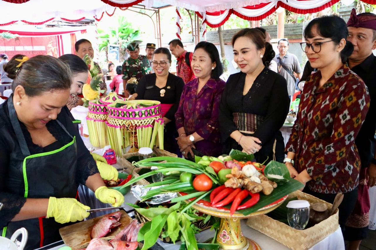 Ketua GOW, Ayu Kristi Buka Lomba Masak Olahan Ikan Serangkaian Bulan Bung Karno di Kecamatan Denpasar Selatan