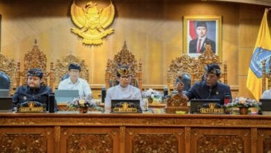 Bupati Adi Arnawa Sampaikan Penjelasan Raperda Pertanggungjawaban APBD 2024