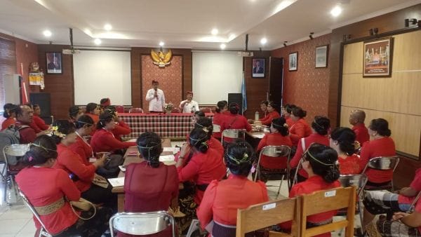 Kepala Dinas Pendidikan memberikan arahan kepada 48 guru dan tenaga teknis yang dinyatakan lulus seleksi PPPK