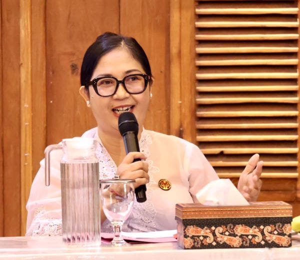 Ketua Dekranasda Kabupaten Tabanan, Ny. Rai Wahyuni Sanjaya