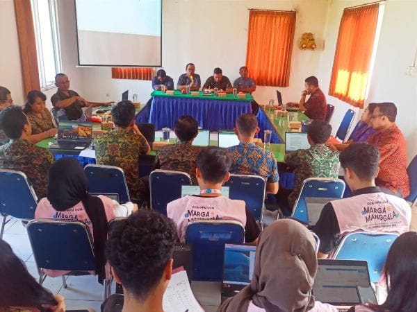 Kunjungan Tim Monitoring Data Desa Presisi Diskominfo Tabanan melakukan pendampingan di Desa Kuwum, Marga