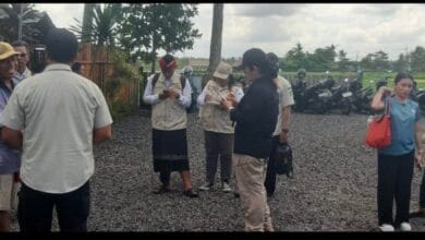 Petugas cek usaha yang tidak mengantongi ijin dan melanggar LSD