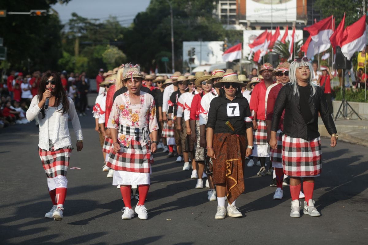 Penampilan salah satu peserta gerak jalan gembira