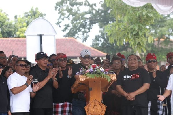 Bupati Sanjaya resmikan fasilitas pendukung di Lapangan Alit Saputra Dangin Carik