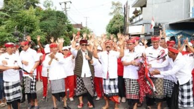 Bupati Sanjaya meresmikan jalan di Tista, Kerambitan setelah selesai perbaikan