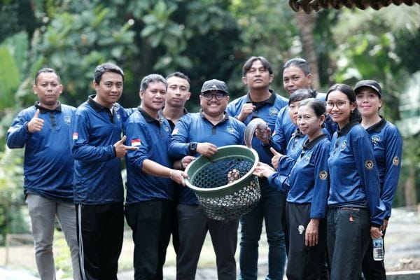 Panen perdana lele di kolam milik Lapas Tabanan