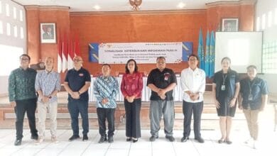 Sekdis Kominfo Tabanan (empat dari kanan) saat mengikuti kegiatan sosialisasi keterbukaan informasi publik di Universitas Tabanan