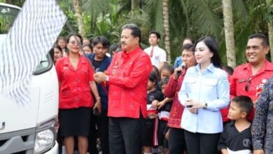 Wabup I Made Dirga melepas kendaraan yang mengirim sampah residu ke TPA Mandung