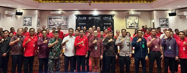 Pembukaan kegiatan High Level Meeting (HLM) Tim Percepatan Akses Keuangan Daerah (TPAKD) serta Literasi Pasar Modal bersama OJK Provinsi Bali