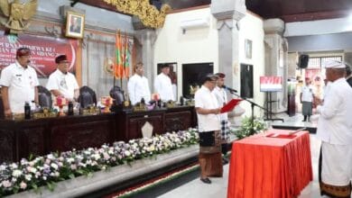 Pelantikan PAW Anggota DPRD Tabanan I Wayan Sukaja dihadiri Bupati I Komang Gede Sanjaya