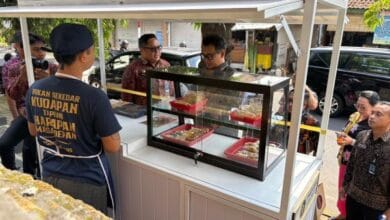 Gerobak sangkar mas Lapas Tabanan jual kuliner