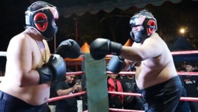 Kadis Kebudayaan (kanan)melawan Kalaksa BPBD dalam Singasana Boxing eksebisi