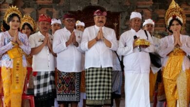 Wabup Dirga menghadiri undangan kegiatan Manusa Yadnya, Penglukatan, Mebayuh Oton, Tigang Sasih, dan Mesangih Bersama Gratis