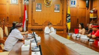 Bupati Adi Arnawa, saat menerima Panitia Seleksi Direksi sekaligus melaksanakan wawancara akhir calon Direksi di Puspem Badung