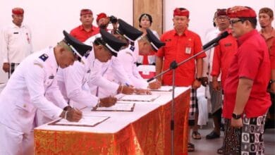 Bupati Sanjaya melantik empat PAW Perbekel di Graha Yadnya Sanjayaning Singasana