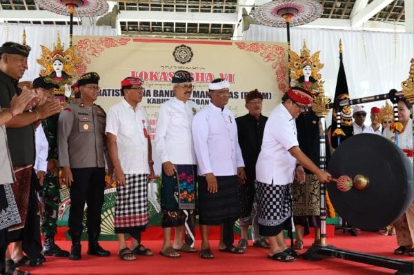 Bupati Tabanan I Komang Gede Sanjaya secara resmi membuka Lokasabha VI Pratisentana Bendesa Manik Mas (PBMM) Kabupaten Tabanan