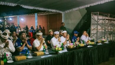 Bupati Wayan Adi Arnawa bersama Ketua DPRD Badung I Gusti Anom Gumanti membuka Turnamen Bola Voli PUTRA BUM Cup II Tahun 2026 di Lapangan Pratu I Ketut Ridis, Banjar Umakepuh, Desa Buduk, Kecamatan Mengwi