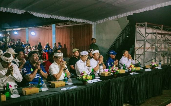 Bupati Wayan Adi Arnawa bersama Ketua DPRD Badung I Gusti Anom Gumanti membuka Turnamen Bola Voli PUTRA BUM Cup II Tahun 2026 di Lapangan Pratu I Ketut Ridis, Banjar Umakepuh, Desa Buduk, Kecamatan Mengwi