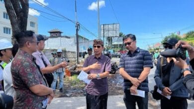 Bupati Wayan Adi Arnawa saat meninjau ruas jalan di wilayah Kabupaten Badung