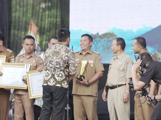 Darmasaba meraih peringkat satu pada regional II di tingkat nasional dalam lomba administrasi tata kelola pemerintahan desa