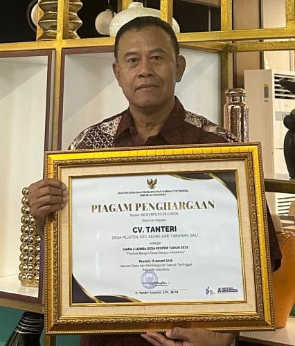 I Putu Oka Mahenda Owner Tanteri Keramik