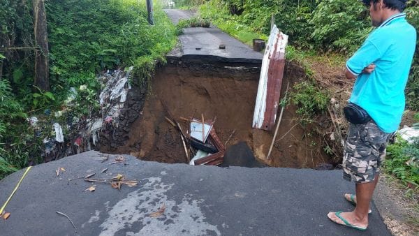 Lokasi jembatan Luwus–Petang di Banjar Poyan, Kecamatan Baturiti yang putus akibat hujan deras
