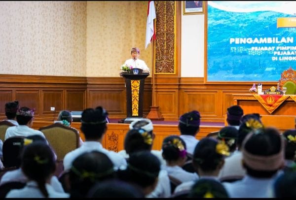 Bupati Wayan Adi Arnawa saat melantik dan mengambil sumpah jabatan 234 pejabat di lingkungan Pemkab Badung