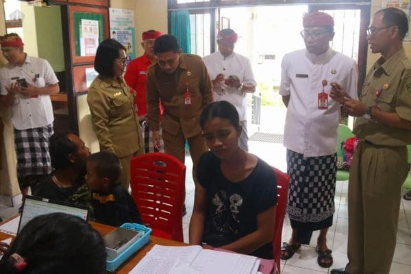 Dinas Kesehatan Kabupaten Tabanan menggelar pemeriksaan kesehatan gratis untuk masyarakat