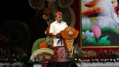 Gubernur Koster saat membuka Bulan Bahasa Bali VIII Tahun 2026 di Gedung Ksirarnawa Taman Budaya Denpasar