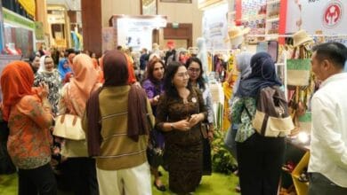 Ketua Dekranasda Badung, Nyonya Rasniathi Adi Arnawa menghadiri pembukaan INACRAFT 2026 di Jakarta International Convention Center