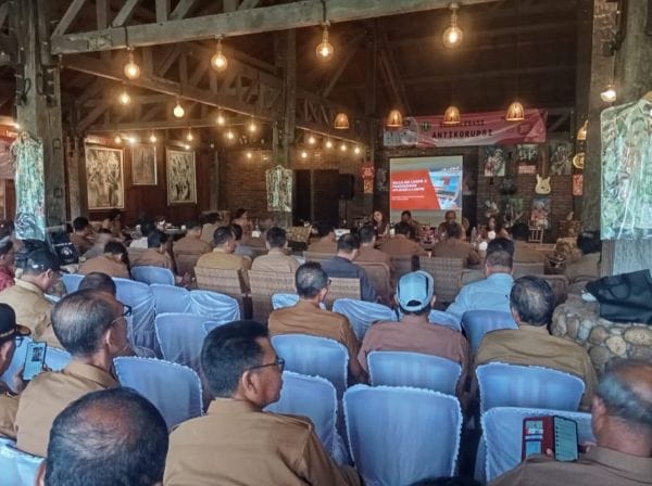 Inspektorat Daerah Kabupaten Tabanan menyelenggarakan Sosialisasi Gratifikasi dan Antikorupsi, Regulasi LHKPN dan Penggunaan Aplikasi e-LHKPN serta Pengelolaan Keuangan Desa kepada 133 Perbekel se-Kabupaten Tabanan