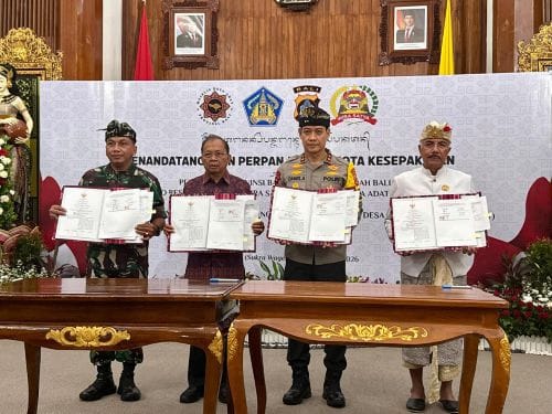 Penandatanganan Perpanjangan Nota Kesepakatan antara Pemerintah Provinsi Bali, Polda Bali, Korem 163/Wirastya dan Majelis Desa Adat Provinsi Bali tentang Pelaksanaan Sistem Pengamanan Lingkungan Terpadu Berbasis Desa Adat (Sipandu Beradat)