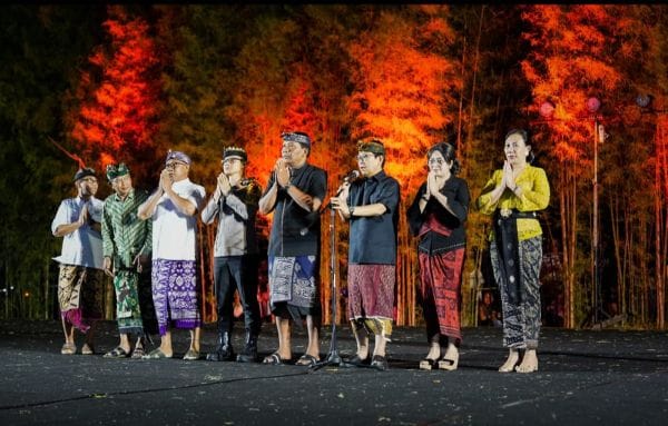 Bupati Adi Arnawa bersama Ketua DPRD I Gusti Anom Gumanti, secara resmi membuka Lomba Ogoh-Ogoh Badung Çaka Fest 2026 di Puspem Badung