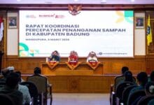 Bupati Adi Arnawa saat mengikuti Rakor Percepatan Penanganan Persampahan di Kabupaten Badung yang dipimpin langsung Gubernur Bali Wayan Koster di Puspem Badung