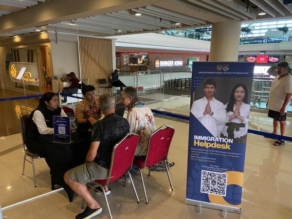 Imigrasi Ngurah Rai berikan izin tinggal keadaan darurat dan kebijakan overstay nol rupiah bagi WNA terdampak