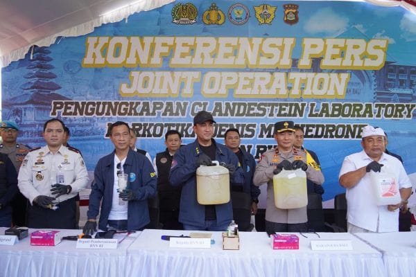Imigrasi Ngurah Rai bersama jajaran kepolisian dan anggota DPR RI merilis pengungkapan kasus keberadana lab narkotika di Bali