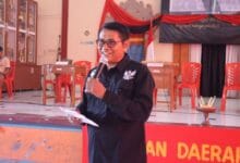 Ketua Bawaslu Tabanan I Ketut Narta memberikan literasi tentang politik sejak dini kepada siswa SMPN I Tabanan