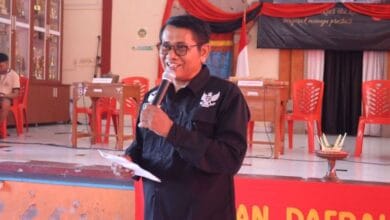 Ketua Bawaslu Tabanan I Ketut Narta memberikan literasi tentang politik sejak dini kepada siswa SMPN I Tabanan