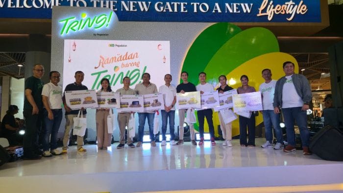 PT. Pegadaian Kantor Wilayah Denpasar menyerahkan berbagai hadiah menarik kepada nasabah