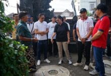 Plt. Kepala Dinas Lingkungan Hidup dan Kebersihan (DLHK) Kabupaten Badung Made Rai Warastuthi saat mengecek salah satu teba modern milik warga