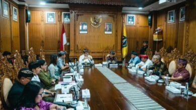 Wabup Badung Bagus Alit Sucipta saat memimpin Rapat Koordinasi HLM TPID Kabupaten Badung di Ruang Nayaka Gosana I, Puspem Badung
