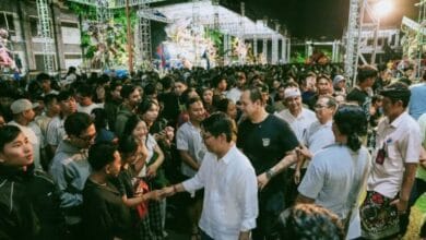 Bupati Adi Arnawa bersama Wabup Bagus Alit Sucipta saat meninjau langsung kesiapan venue sehari sebelum pembukaan rangkaian lomba yang digelar pada 6–8 Maret 2026, di area Balai Budaya Giri Nata Mandala, Puspem Badung