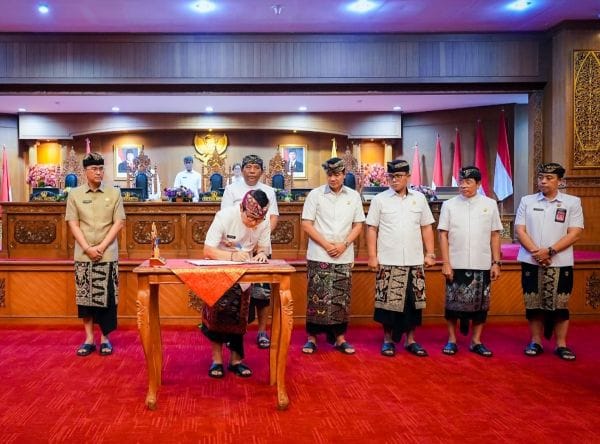 Bupati Wayan Adi Arnawa saat Rapat Paripurna Masa Persidangan Ketiga di Ruang Sidang Utama Gosana, Sekretariat DPRD Badung