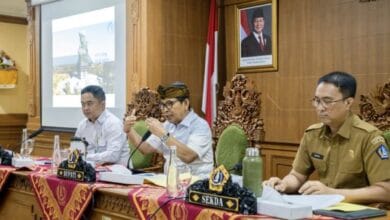 Bupati Wayan Adi Arnawa saat entry meeting BPK atas LKPD Kabupaten Badung TA 2025, di Ruang Pertemuan Kriya Gosana, Puspem Badung