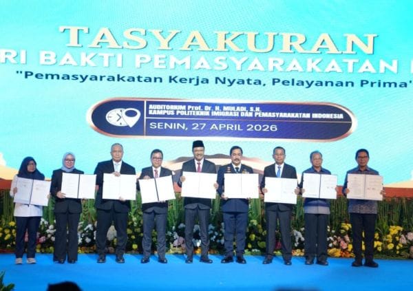 Bupati Wayan Adi Arnawa saat menandatangani Nota Kesepahaman di Kampus Poltek IMPAS Tangerang, Banten