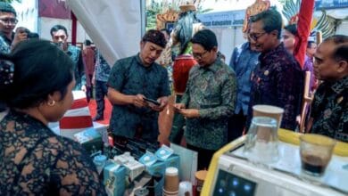 Bupati Wayan Adi Arnawa saat menghadiri dan menerima Sertifikat HKI di Kabupaten Klungkung