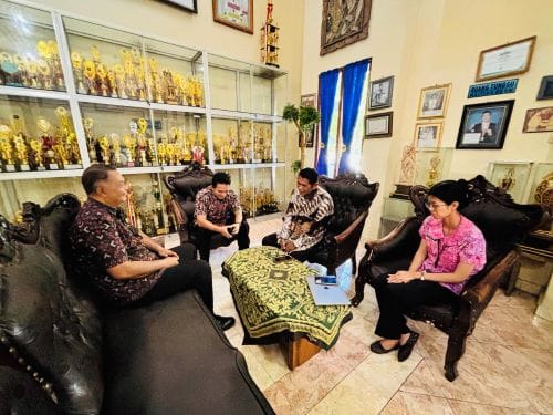 Ketua Bawaslu Tabanan I Ketut Narta saat menyambangi SMAN I Tabanan